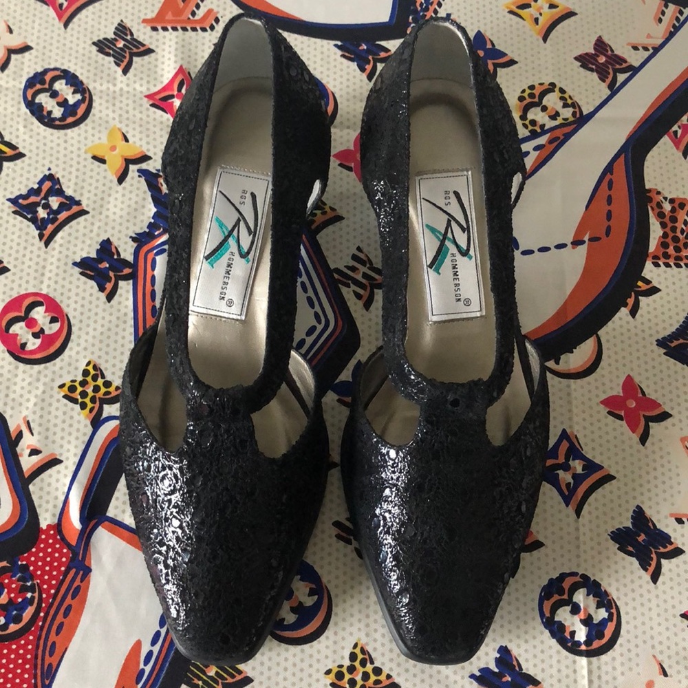 Ros Hommerson Black Cut Out Pump 7 WW